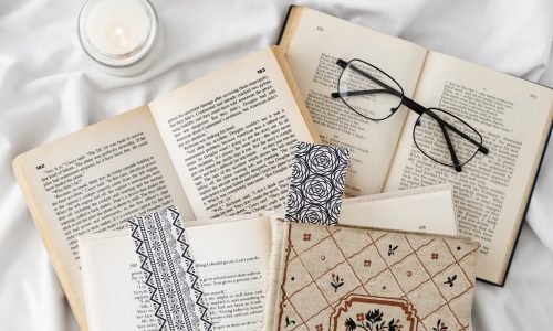 bookmark-coffee-cup-assortment-flat-lay