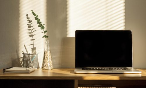 desk-arrangement-with-laptop