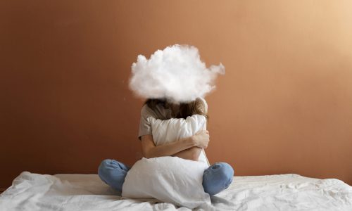 full-shot-model-posing-with-cloud-shaped-head